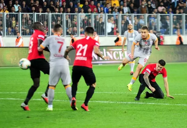Galatasaray, 'Gençler'e takıldı Galatasaray, 'Gençler'e takıldı