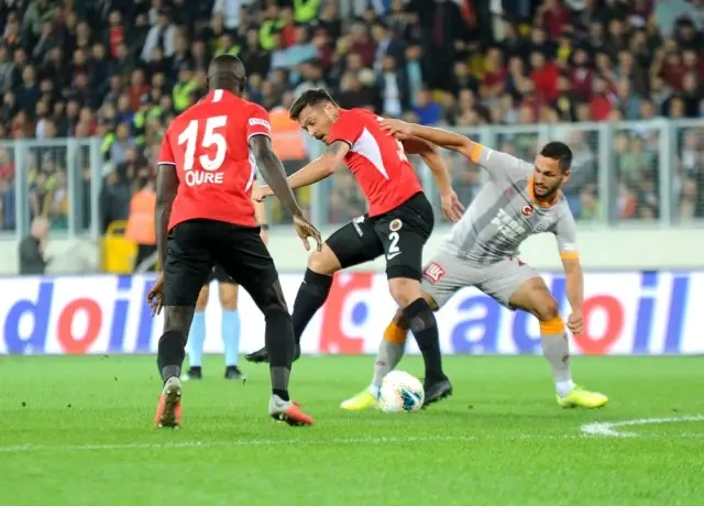 İlk yarı sessiz bitti İlk yarı sessiz bitti