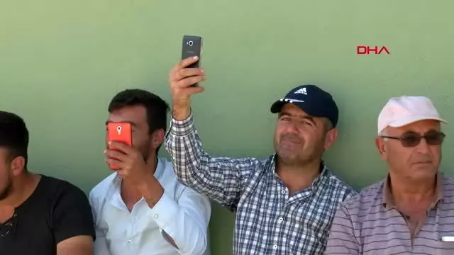 Kırşehir köylüler, cep telefonu ile konuşmak için dağa çıkıyor Kırşehir köylüler, cep telefonu ile konuşmak için dağa çıkıyor