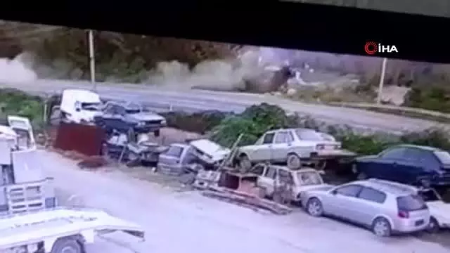 Liseli gencin hayatını kaybettiği kaza anları kamerada Liseli gencin hayatını kaybettiği kaza anları kamerada
