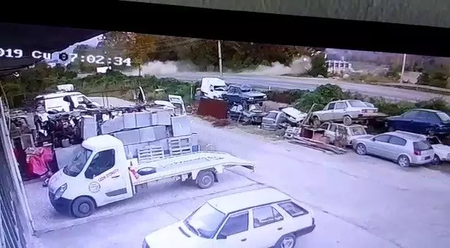 Liseli gencin kaza anı güvenlik kamerasında Liseli gencin kaza anı güvenlik kamerasında