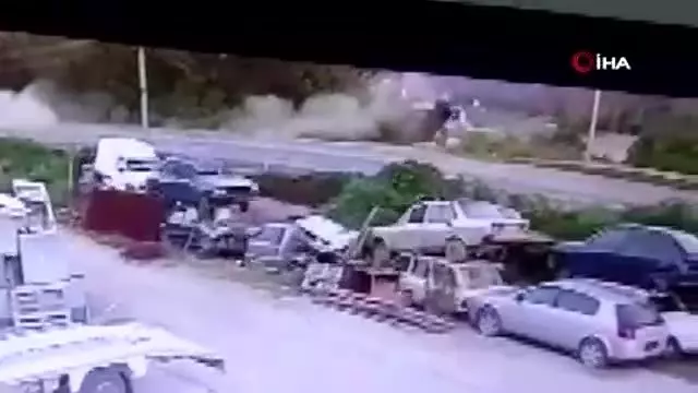 Liseli gencin kaza anı güvenlik kamerasında Liseli gencin kaza anı güvenlik kamerasında