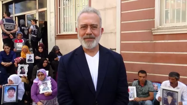 Sanatçı Bahadır Yenişehirlioğlu'dan evlat nöbeti tutan ailelere destek ziyareti Sanatçı Bahadır Yenişehirlioğlu'dan evlat nöbeti tutan ailelere destek ziyareti