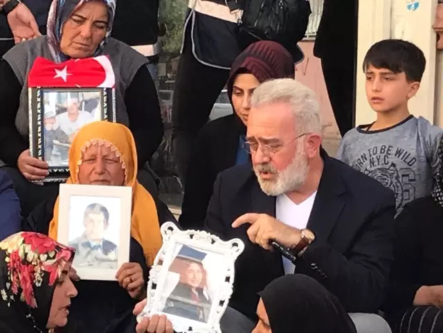 Sanatçı Bahadır Yenişehirlioğlu'dan evlat nöbeti tutan ailelere destek ziyareti Sanatçı Bahadır Yenişehirlioğlu'dan evlat nöbeti tutan ailelere destek ziyareti