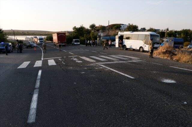 Son Dakika: Şanlıurfa'da jandarmayı taşıyan otobüsle tır çarpıştı: 1'i ağır, 16 yaralı