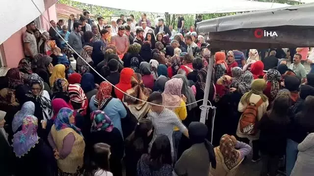 Trafik kazası sonucu hayatını kaybeden Berkay gözyaşları arasında toprağa verildi Trafik kazası sonucu hayatını kaybeden Berkay gözyaşları arasında toprağa verildi