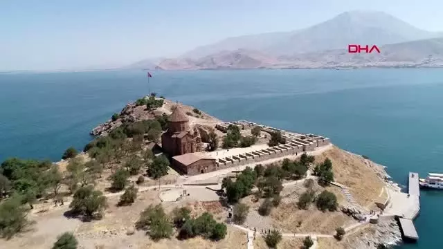 Van akdamar adası'nı 9 ayda yaklaşık 200 bin turist ziyaret etti Van akdamar adası'nı 9 ayda yaklaşık 200 bin turist ziyaret etti