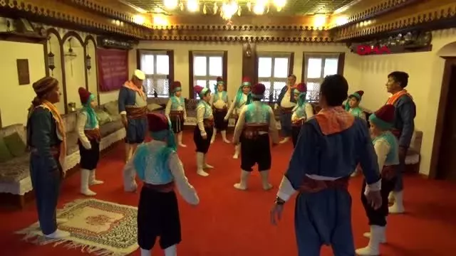 Afyonkarahisar üç kuşak bir araya geldi, halk oyunu ekibi oluşturdu Afyonkarahisar üç kuşak bir araya geldi, halk oyunu ekibi oluşturdu