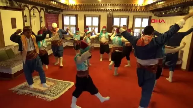 Afyonkarahisar üç kuşak bir araya geldi, halk oyunu ekibi oluşturdu Afyonkarahisar üç kuşak bir araya geldi, halk oyunu ekibi oluşturdu
