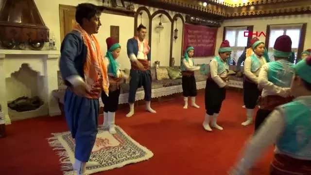 Afyonkarahisar üç kuşak bir araya geldi, halk oyunu ekibi oluşturdu Afyonkarahisar üç kuşak bir araya geldi, halk oyunu ekibi oluşturdu
