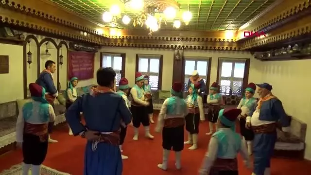 Afyonkarahisar üç kuşak bir araya geldi, halk oyunu ekibi oluşturdu Afyonkarahisar üç kuşak bir araya geldi, halk oyunu ekibi oluşturdu