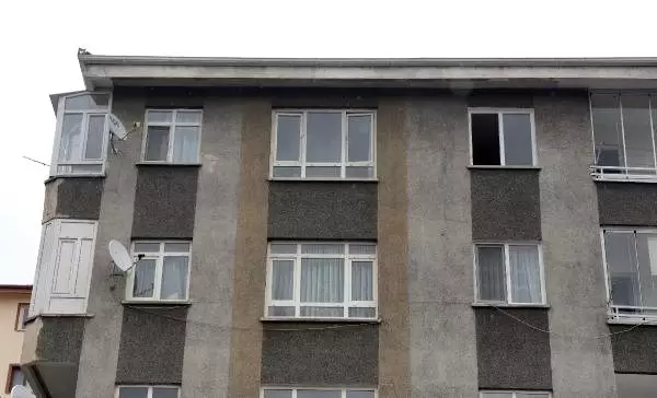 Ağabeyinin 3'üncü kattan attığı 2,5 aylık çınar bebek öldü- yeniden