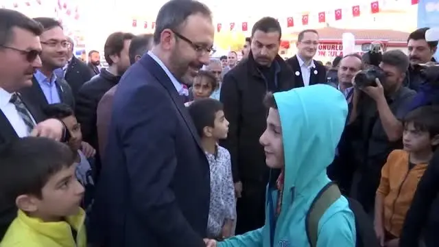 Bakan Kasapoğlu 'Sosyal Medyadan Sosyal Meydana' etkinliğine katıldı Bakan Kasapoğlu 'Sosyal Medyadan Sosyal Meydana' etkinliğine katıldı