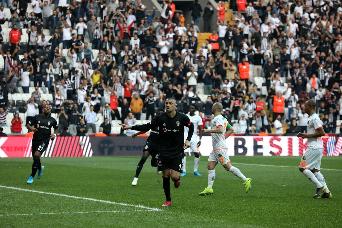 Beşiktaş, lider Alanyaspor'u 2-0 mağlup etti!