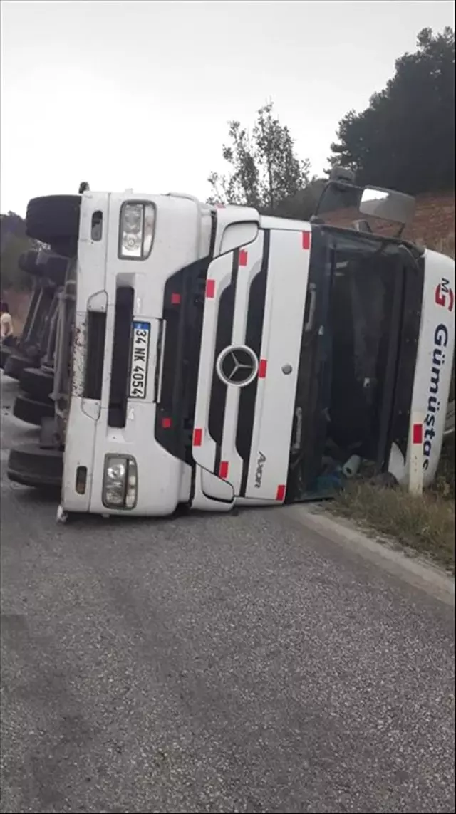 Bilecik'te otomobil ile tır çarpıştı: 2 yaralı Bilecik'te otomobil ile tır çarpıştı: 2 yaralı