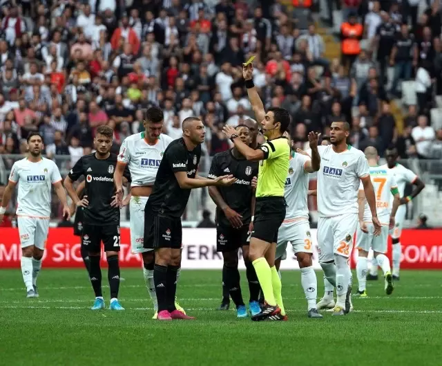Burak Yılmaz attığı golden sonra yedek kulübesine koştu! Burak Yılmaz attığı golden sonra yedek kulübesine koştu!
