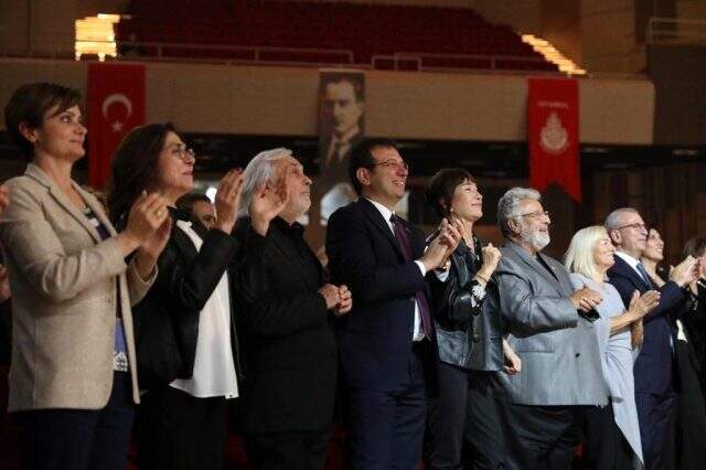 İBB Başkanı Ekrem İmamoğlu orkestra yönetti
