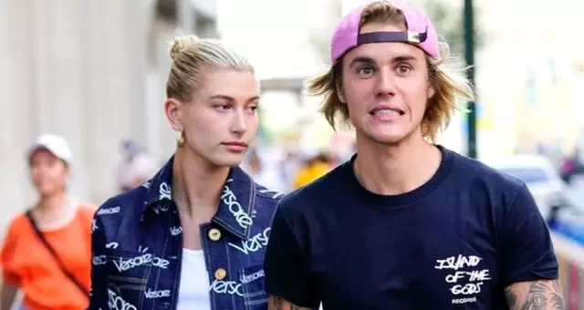 Justin Bieber'ın düğünde eşine hediye ettiği yüzük fiyatıyla dudak uçuklattı Justin Bieber'ın düğünde eşine hediye ettiği yüzük fiyatıyla dudak uçuklattı
