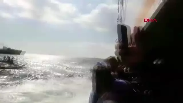 Kadıköy'de vapurdan denize atladığı iddia edilen kadın kurtarıldı Kadıköy'de vapurdan denize atladığı iddia edilen kadın kurtarıldı