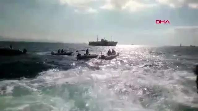 Kadıköy'de vapurdan denize atladığı iddia edilen kadın kurtarıldı Kadıköy'de vapurdan denize atladığı iddia edilen kadın kurtarıldı