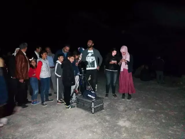 Öğrenciler gökyüzünü teleskopla izlediler Öğrenciler gökyüzünü teleskopla izlediler