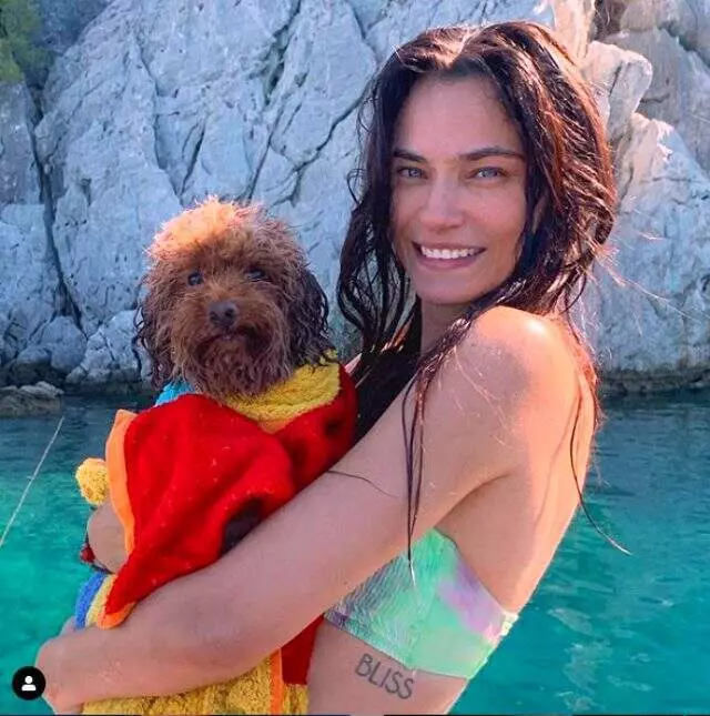 Saadet Işıl Aksoy, bikinili fotoğrafıyla iç ısıttı
