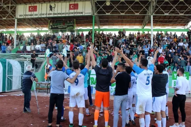 Salihli Belediyespor tek golle 3 puanı kaptı Salihli Belediyespor tek golle 3 puanı kaptı