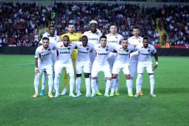 Süper Lig: Gaziantep FK: 1 - Medipol Başakşehir: 1 (İlk yarı) Süper Lig: Gaziantep FK: 1 - Medipol Başakşehir: 1 (İlk yarı)