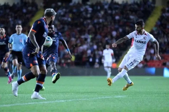 Süper Lig: Gaziantep FK: 1 - Medipol Başakşehir: 1 (İlk yarı) Süper Lig: Gaziantep FK: 1 - Medipol Başakşehir: 1 (İlk yarı)