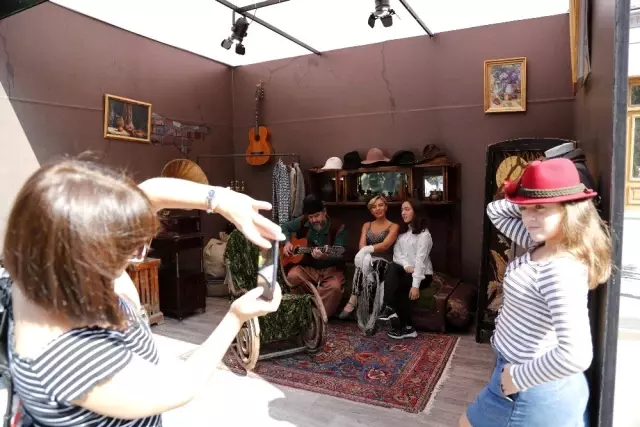 Tiflis'te şehir festivalinde renkli görüntüler Tiflis'te şehir festivalinde renkli görüntüler