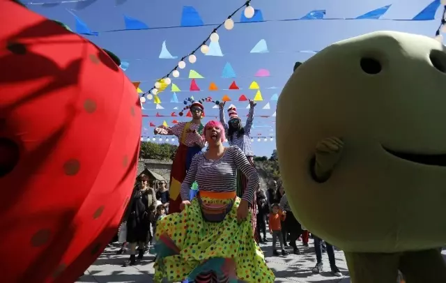 Tiflis'te şehir festivalinde renkli görüntüler Tiflis'te şehir festivalinde renkli görüntüler