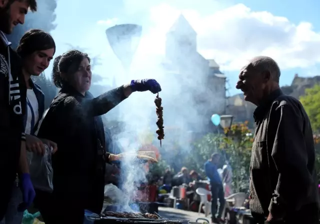 Tiflis'te şehir festivalinde renkli görüntüler Tiflis'te şehir festivalinde renkli görüntüler
