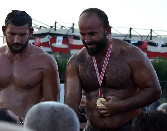 Turgutlu'da başpehlivan Orhan Okulu oldu Turgutlu'da başpehlivan Orhan Okulu oldu