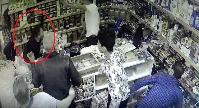 Veresiye vermeyen marketçiyi öldüresiye dövdüler