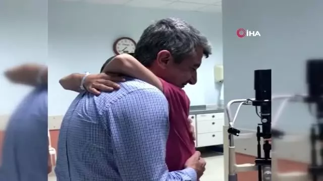 21 sene sonra ilk kez gördü, ortaya çıkan görüntüler duygusal anlar yaşattı 21 sene sonra ilk kez gördü, ortaya çıkan görüntüler duygusal anlar yaşattı