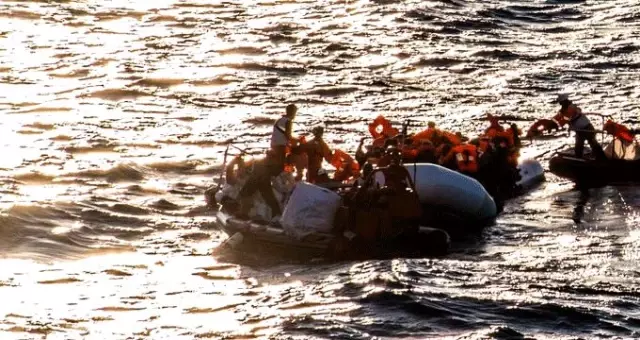 Akdeniz'de göçmenleri taşıyan tekne alabora oldu! 13 göçmen öldü, 8'i çocuk 30 kayıp var