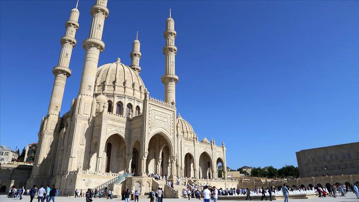 'Azerbaycan'da hoparlörden ezan yasaklandı' haberleri asılsız çıktı