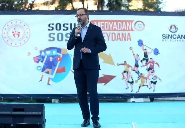 Bakan Kasapoğlu: 'İnternetin cazibesini bir kenara bırakıp, kendini spora, sanata, kültüre adayan... Bakan Kasapoğlu: 'İnternetin cazibesini bir kenara bırakıp, kendini spora, sanata, kültüre adayan...