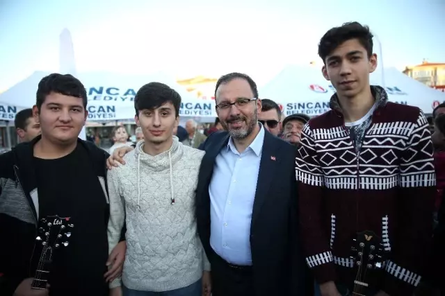 Bakan Kasapoğlu: 'İnternetin cazibesini bir kenara bırakıp, kendini spora, sanata, kültüre adayan... Bakan Kasapoğlu: 'İnternetin cazibesini bir kenara bırakıp, kendini spora, sanata, kültüre adayan...