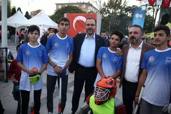 Bakan kasapoğlu'ndan kendini spora, sanata ve kültüre adayan gençlere tebrik