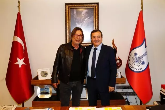 Başkan Batur'dan Göztepe'ye tam destek Başkan Batur'dan Göztepe'ye tam destek