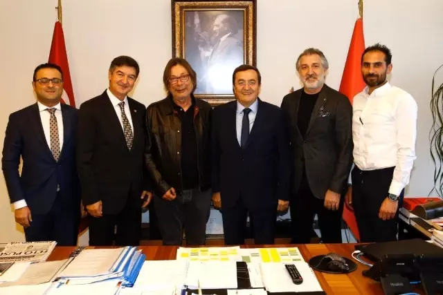 Başkan Batur'dan Göztepe'ye tam destek Başkan Batur'dan Göztepe'ye tam destek