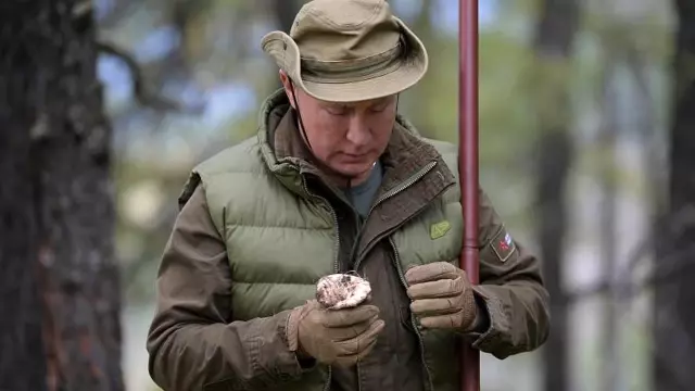Başkan Putin doğum gününü Sibirya taygasında gezintiye çıkarak kutladı Başkan Putin doğum gününü Sibirya taygasında gezintiye çıkarak kutladı