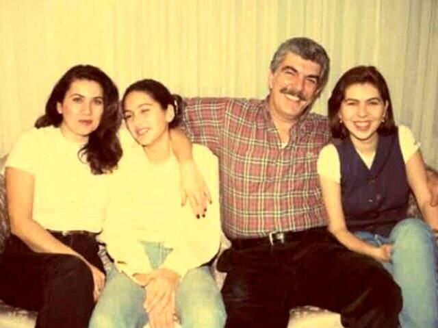 Bergüzar Korel'in kız kardeşi Zeynep Korel, yurt dışında evlere temizliğe gitmeye başladı