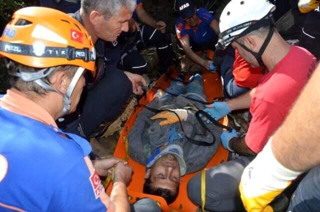 Define için kazılan kuyuya düşen vatandaş 3,5 saatte kurtarıldı