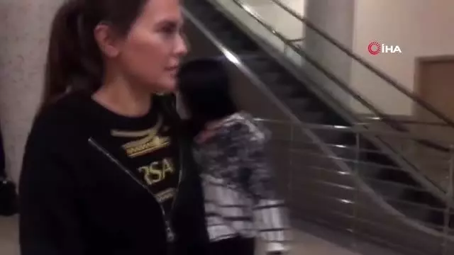 Demet Akalın'ın evine hacze gelen icra memuru hakim karşısına çıktı Demet Akalın'ın evine hacze gelen icra memuru hakim karşısına çıktı