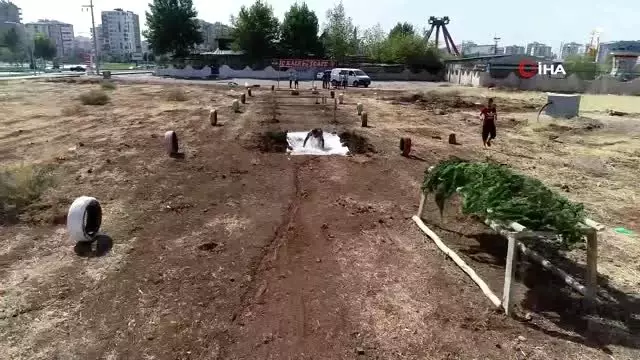 Diyarbakırlı Serkan şehrin ortasında 'Survivor parkuru' kurdu, Acun Ilıcalı'nın sesini duymasını... Diyarbakırlı Serkan şehrin ortasında 'Survivor parkuru' kurdu, Acun Ilıcalı'nın sesini duymasını...