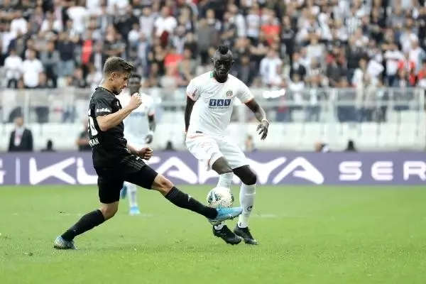 Futbol camiasından dorukhan toköz için 'geçmiş olsun' mesajları Futbol camiasından dorukhan toköz için 'geçmiş olsun' mesajları