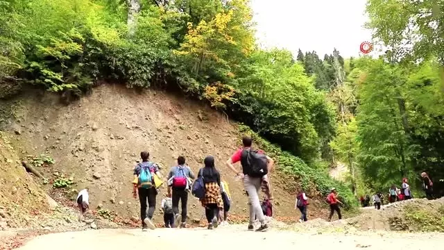Dağcılar, Örümcek Ormanları'nda 98 kişiyle doğa yürüyüşü yaptı