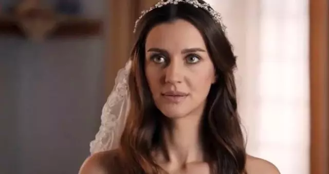 Güzel oyuncu İrem Helvacıoğlu'ndan iç çamaşırlı fotoğraf! Güzel oyuncu İrem Helvacıoğlu'ndan iç çamaşırlı fotoğraf!